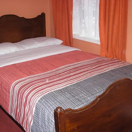 Mcelroy Budget Hostel *
