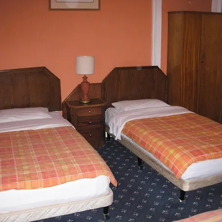 Hostel Mcelroy Budget *